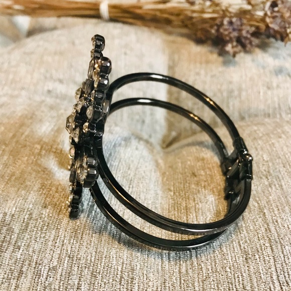 NWOT BR GUNMETAl BEJEWELLED BRACELET - Picture 9 of 11